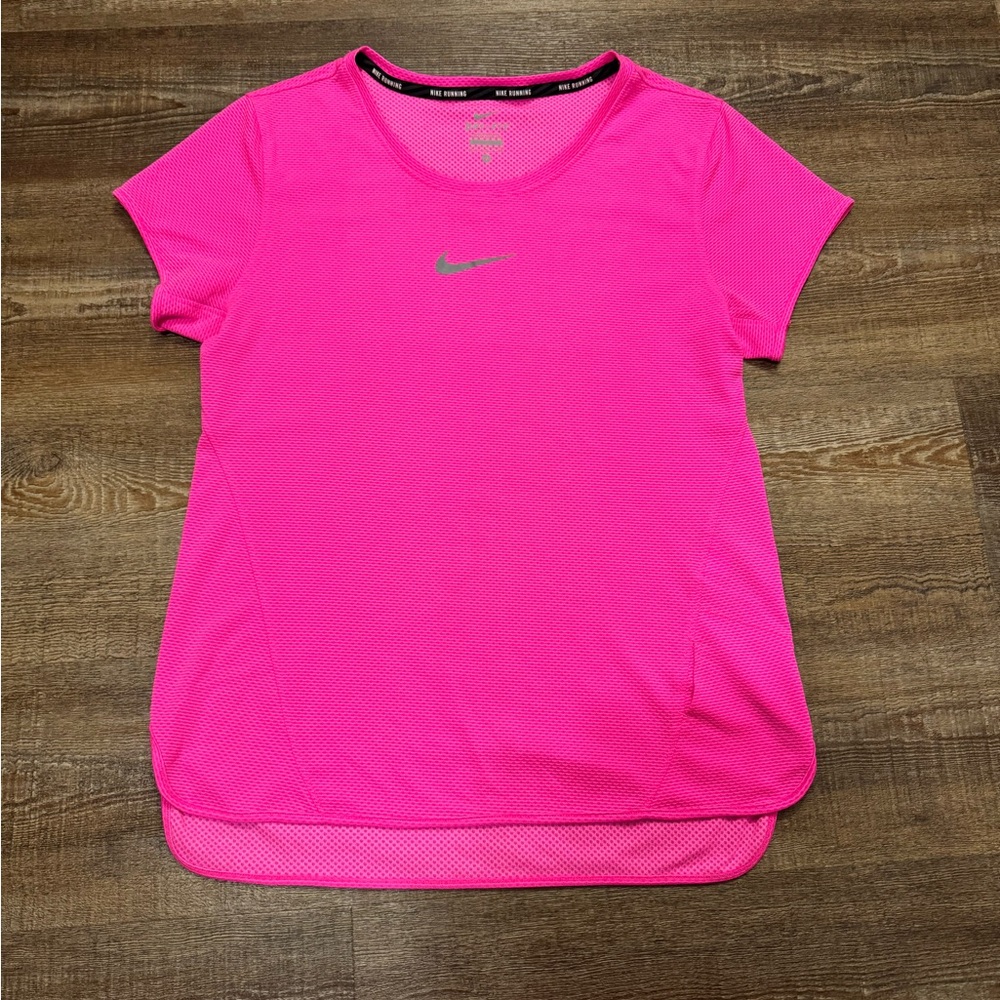 Women’s Nike Aeroreact Short Sleeve Size Medium - Picture 4 of 10